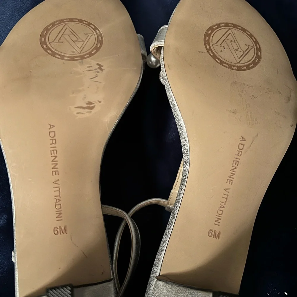 Adrienne Vittadini Kalina Silver Pearl Dress Heels Size 6 M Fit like 6 1/2 - Picture 10 of 12